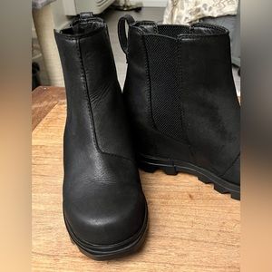 Sorel Joan of Arctic wedge 111 Chelsea boot size 7US
